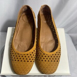 Gentle Souls Kenneth Cole Mustard Perforated Flats Women’s 10M Leather Shoes
